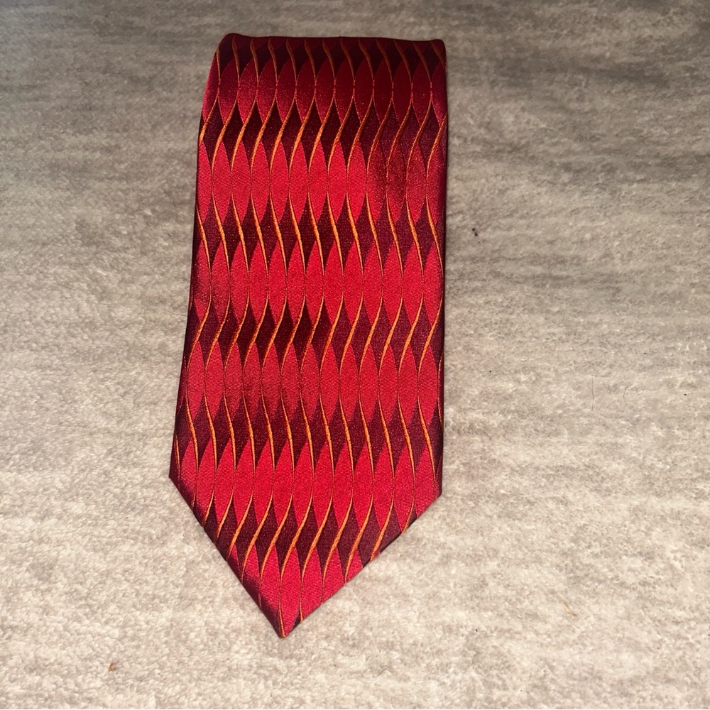 Gucci Red Geometric Silk Tie